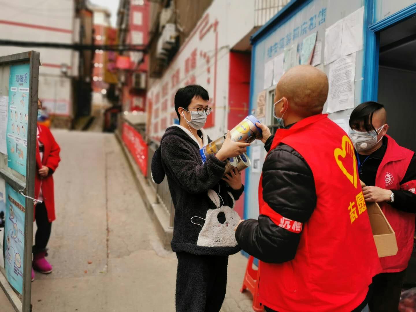 湖北-荆门公交集团-宁飞（社区义工服务，帮居民买奶粉）.jpg